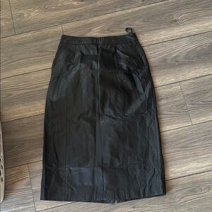 Vintage BERMANS EDGY TIMELESS Black Leather Skirt size 8